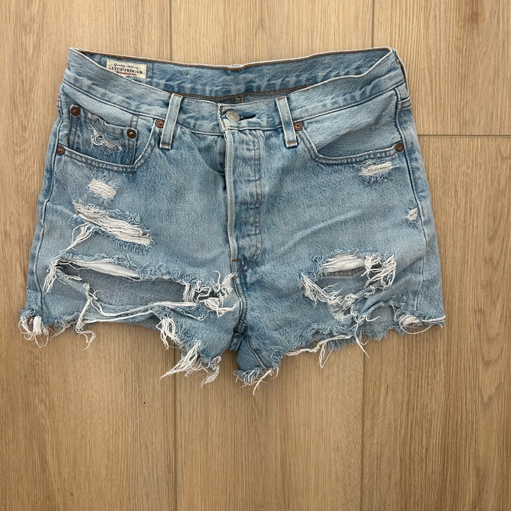 Vintage Levi’s 501 Original Fit High Rise Distressed Denim Shorts 28